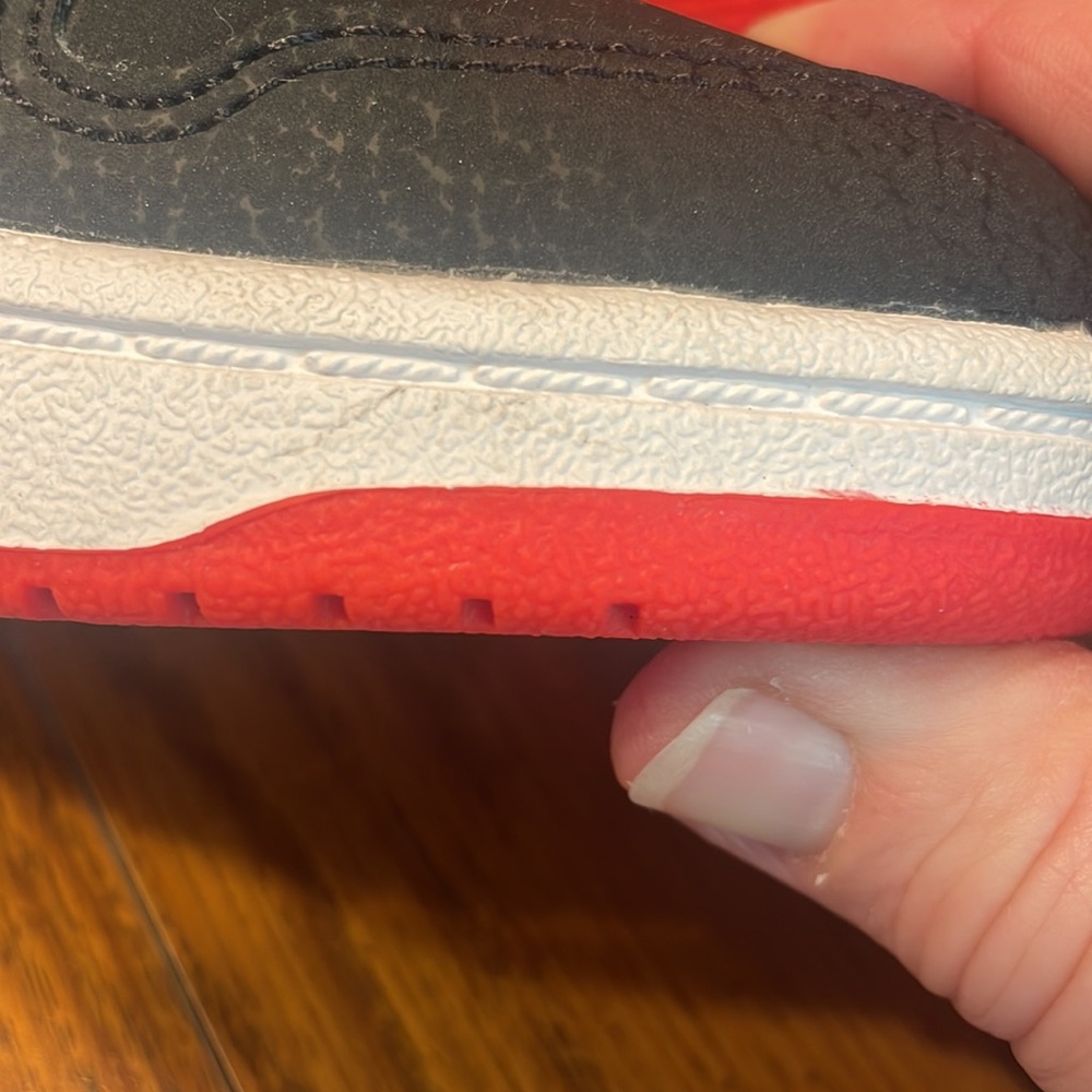 Adidas hoop, 2.0 med for kids, size 1.5, preowned, worn twice. - Picture 7 of 9